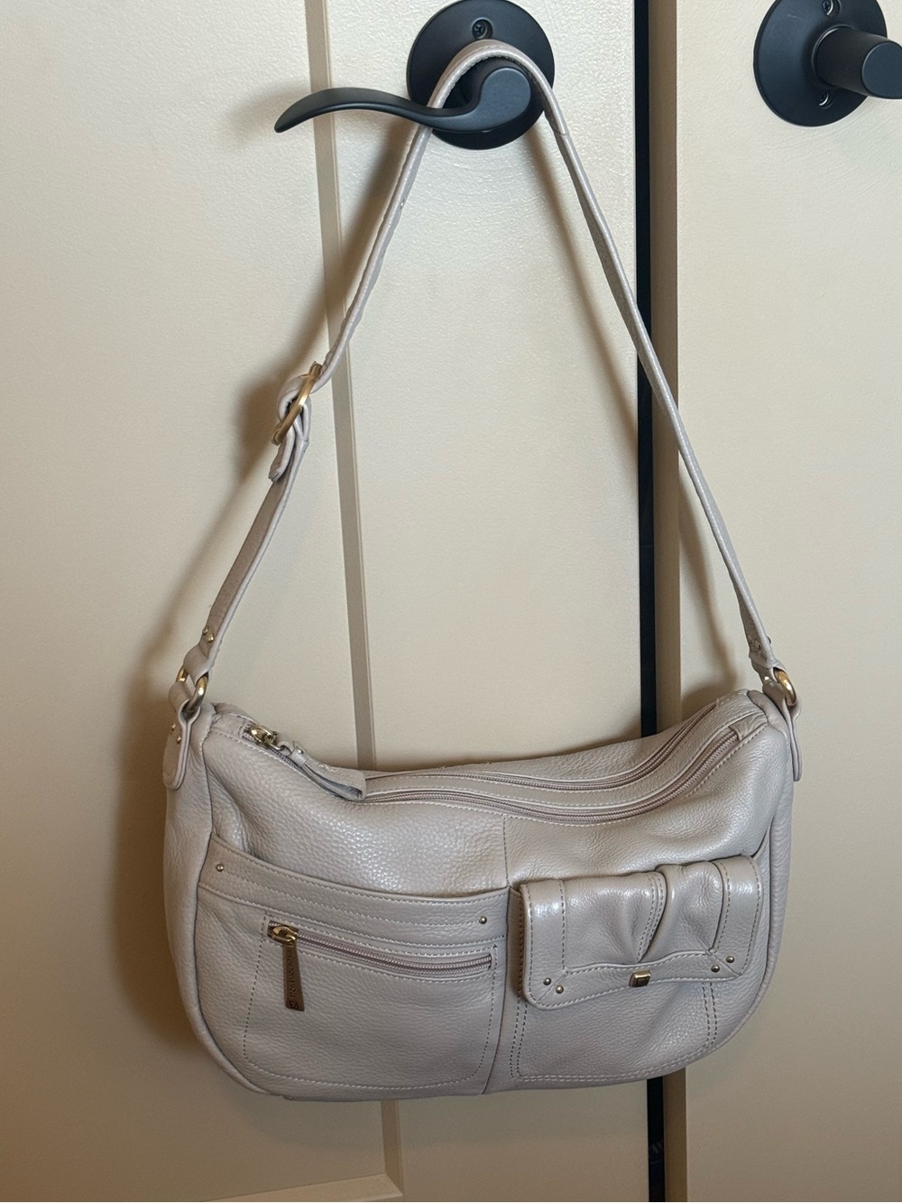 Stone Mountain Women's Cream Leather Shoulder Bag